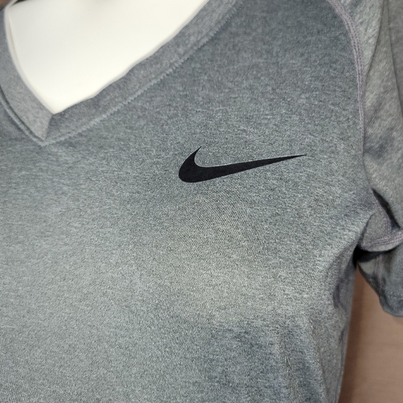 Nike Women's Workout Fitted T-Shirt - Size: Medium- Gray / Black - Picture 4 of 10